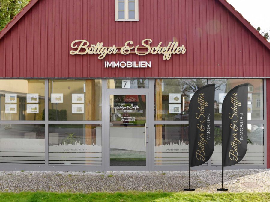 Böttger & Scheffler Immobilien Shop mit Beachflags