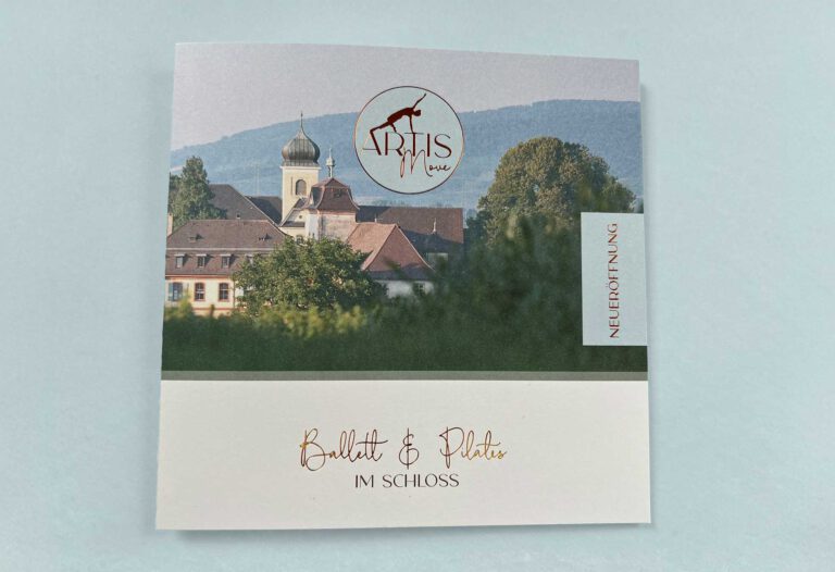 Hochwertiger Flyer aus dickem Naturpapier mit Heißfolienprägung in Kupfer